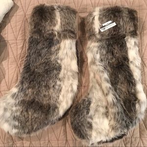 Faux fur stockings (2)
